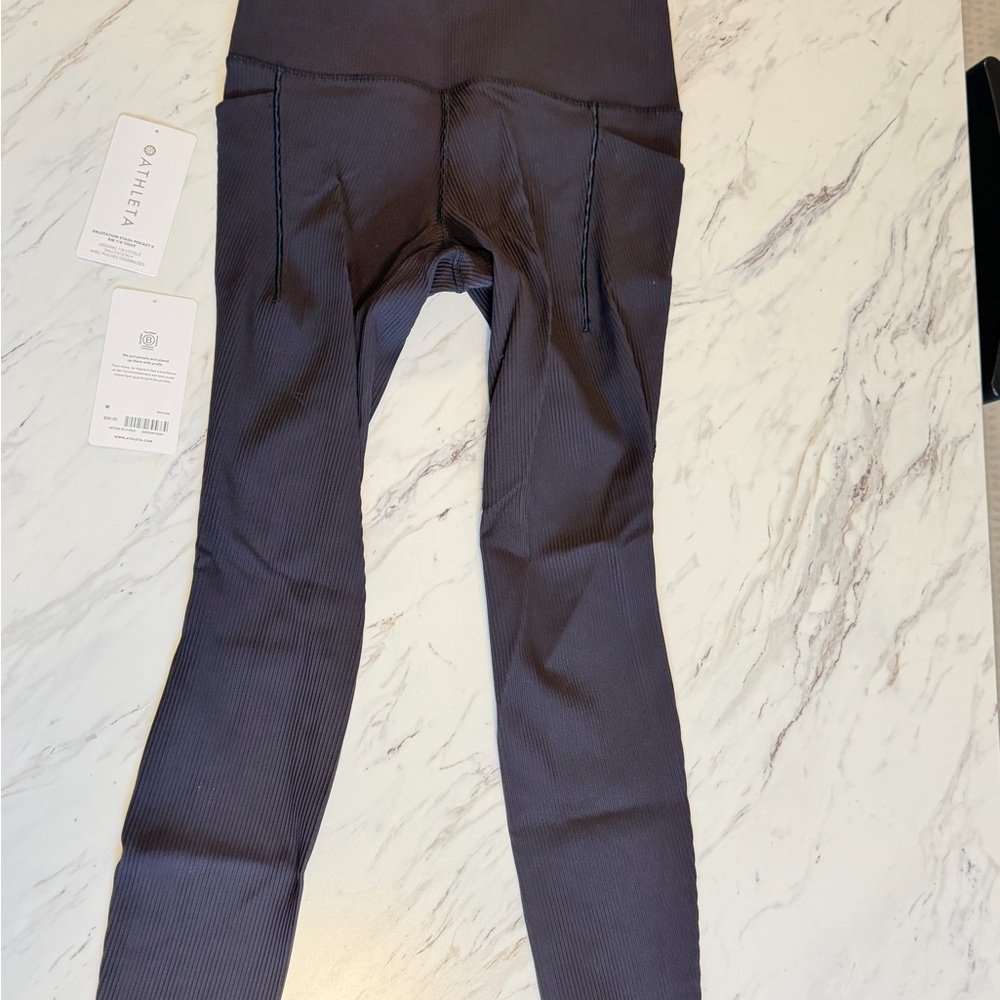 Athleta Salutation Stash leggings Black